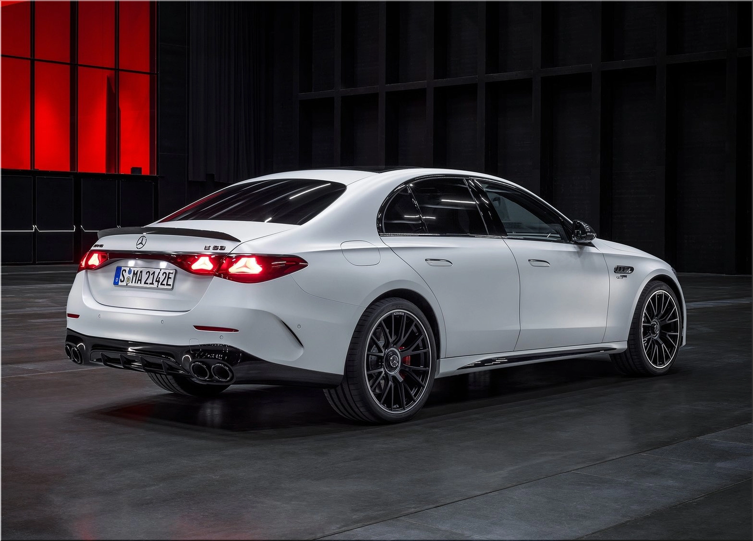 2025 MercedesBenz E53 AMG Hybrid Powerhouse PHEV Redefines