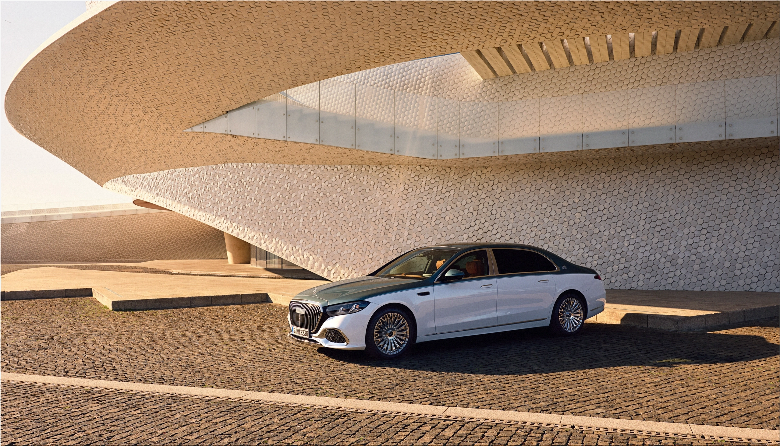 mercedes-maybach-s-class-2027-debuts-with-mb-os-luxury-tech-panorica