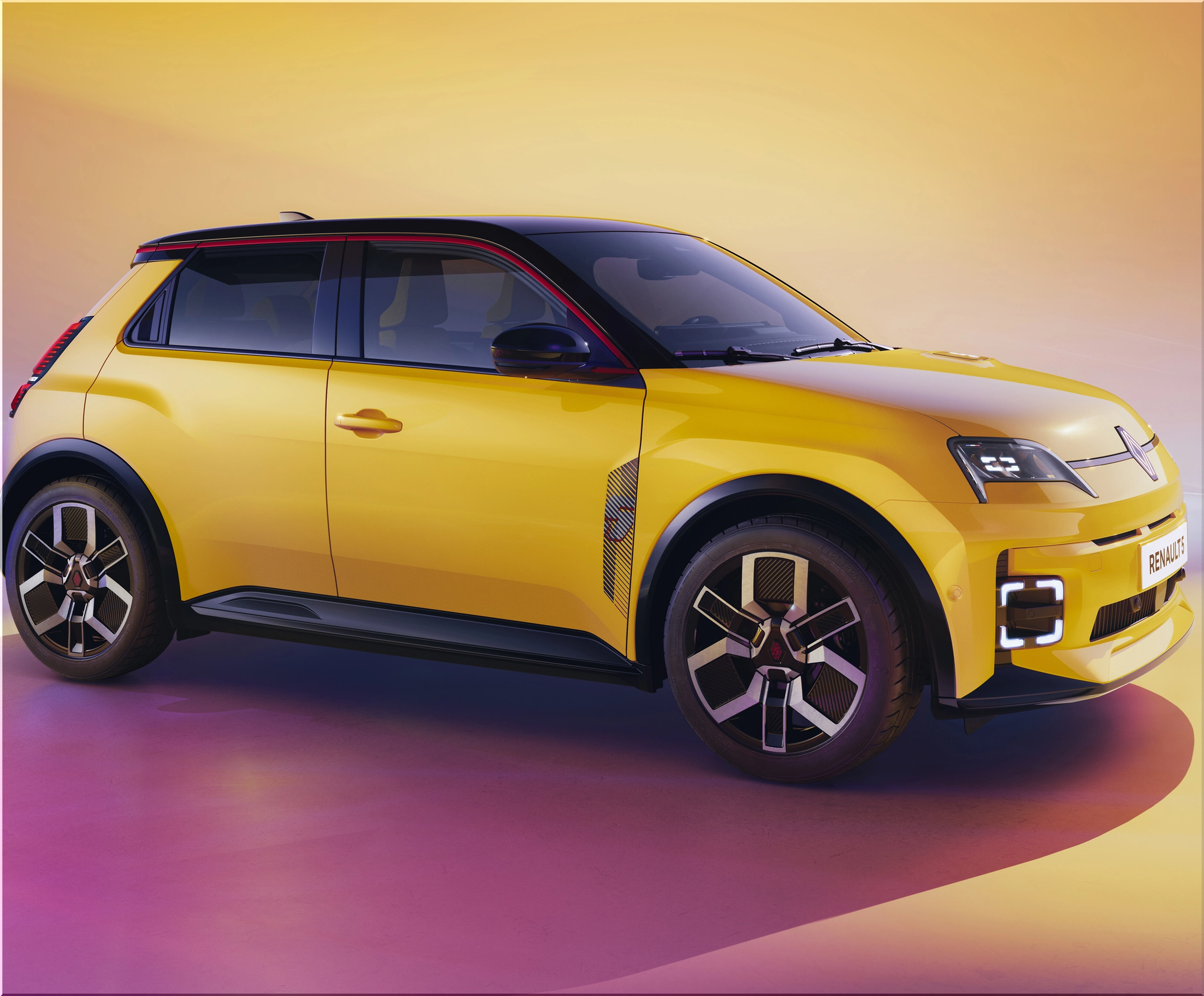 The 2025 Renault 5 ETech A Futuristic Electric Hatchback Panorica