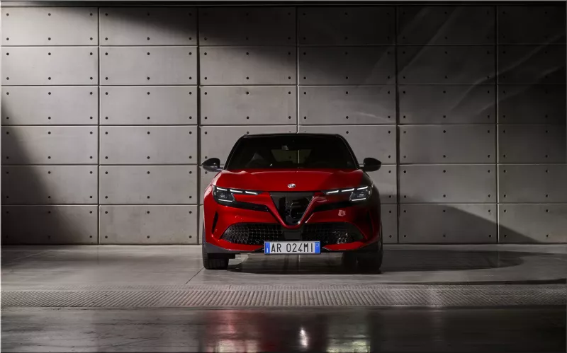 2025 Alfa Romeo Junior Veloce