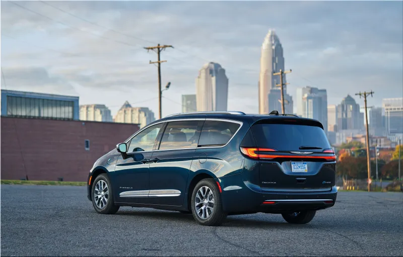 2025 Chrysler Pacifica Hybrid