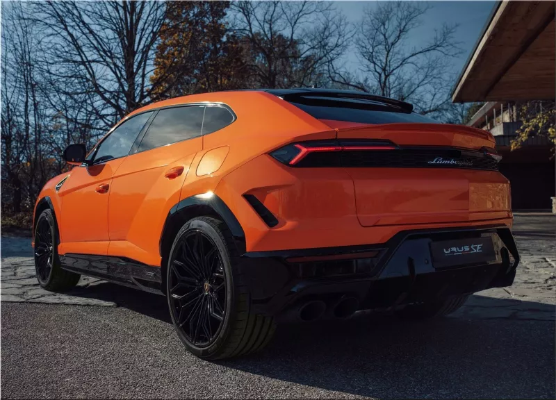 2025 Lamborghini Urus SE