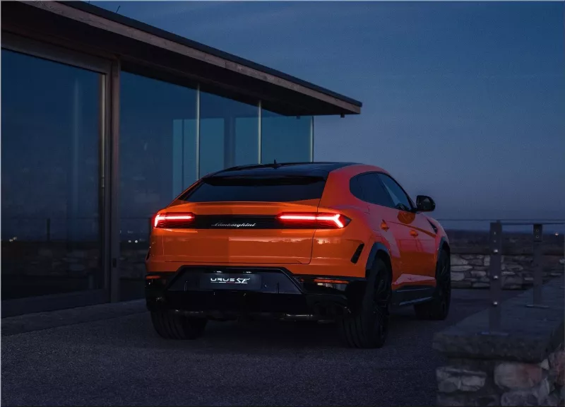 2025 Lamborghini Urus SE
