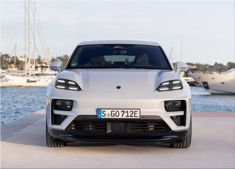 2025 Porsche Macan Turbo