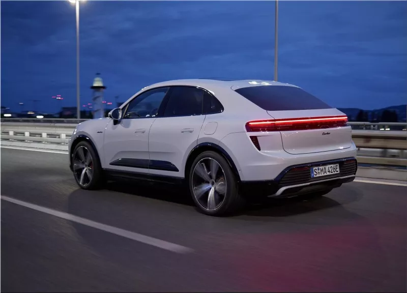 2025 Porsche Macan Turbo