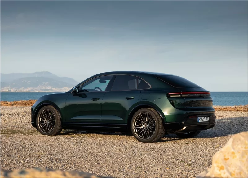 2025 Porsche Macan Turbo