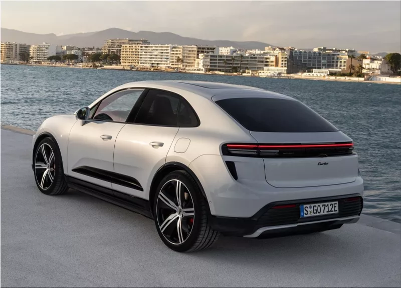 2025 Porsche Macan Turbo