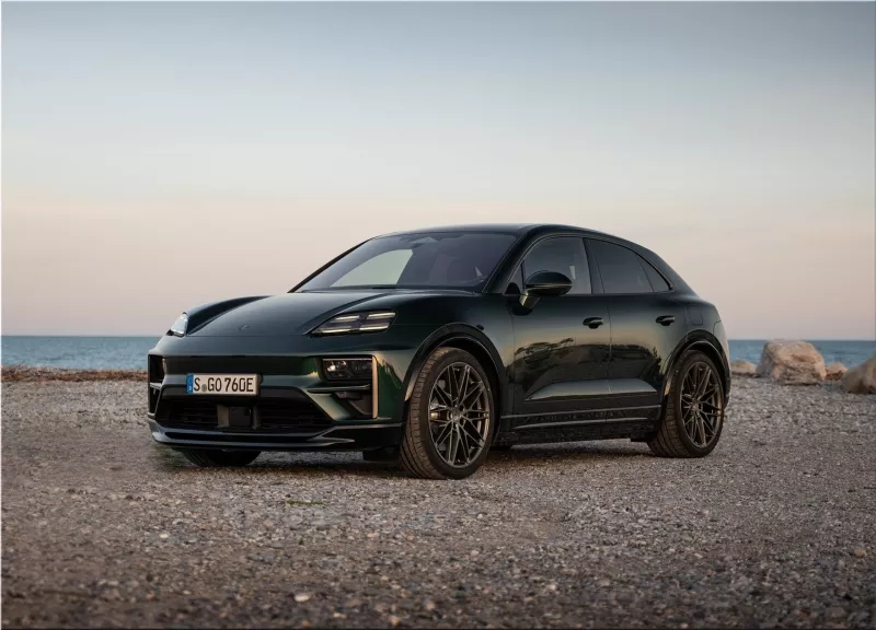 2025 Porsche Macan Turbo