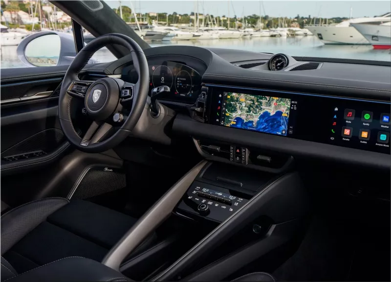 2025 Porsche Macan Turbo
