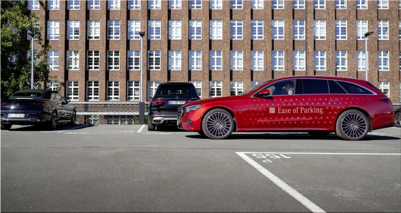 Active Parking Assist with PARKTRONIC