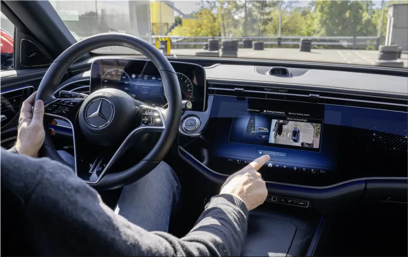 Active Parking Assist with PARKTRONIC
