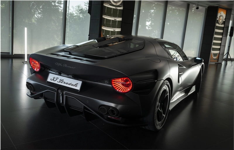 Alfa Romeo 33 Stradale Perla Nera