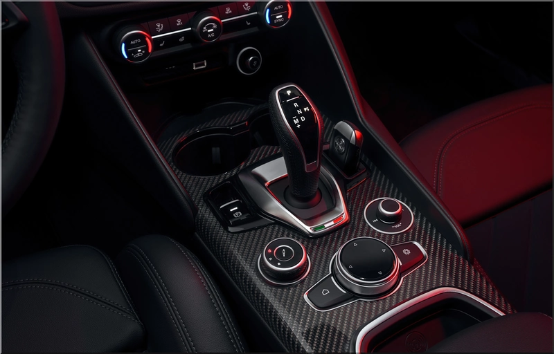 Alfa Romeo Giulia Edizione Luna Rossa