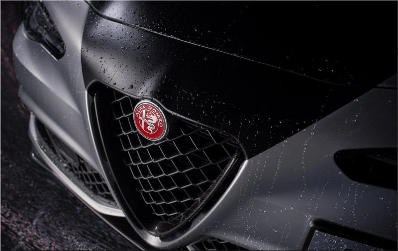 Alfa Romeo Giulia Quadrifoglio Luna Rossa