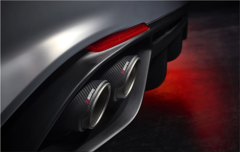 Alfa Romeo Giulia Quadrifoglio Luna Rossa