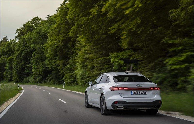 Audi A5 Sedan e-hybrid quattro