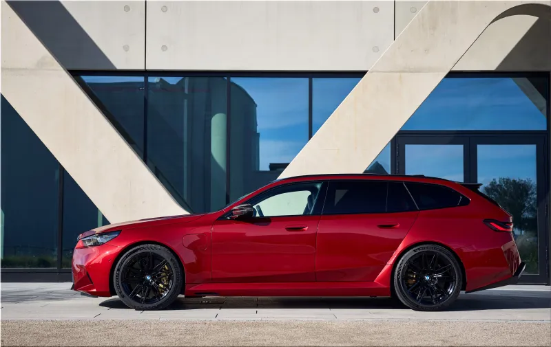 2025 BMW M5 Touring Dragon Fire Red