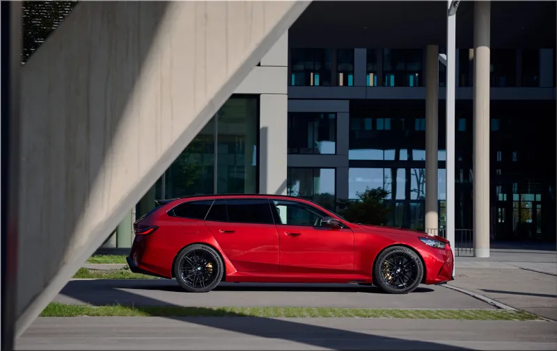 2025 BMW M5 Touring Dragon Fire Red