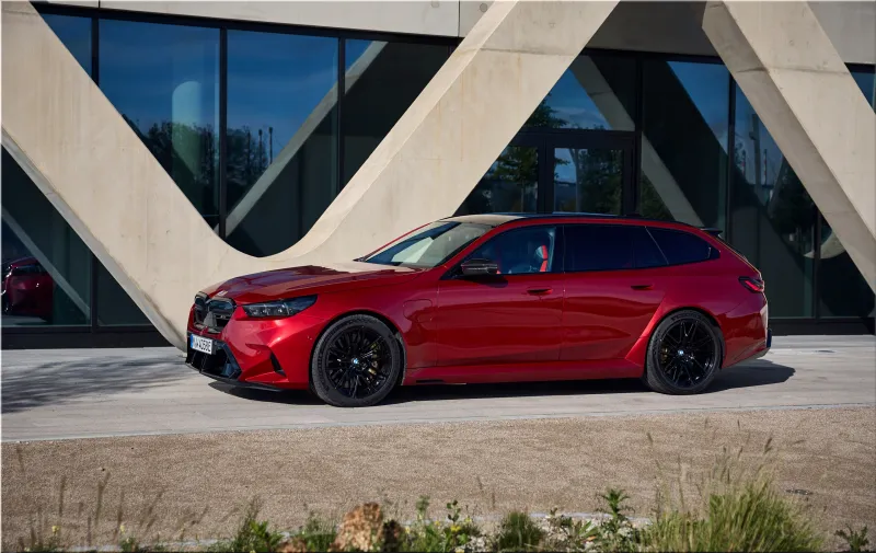 2025 BMW M5 Touring Dragon Fire Red