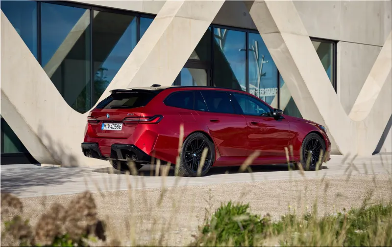 2025 BMW M5 Touring Dragon Fire Red