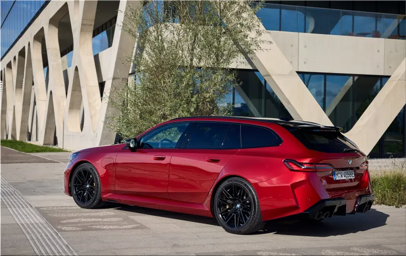 2025 BMW M5 Touring Dragon Fire Red