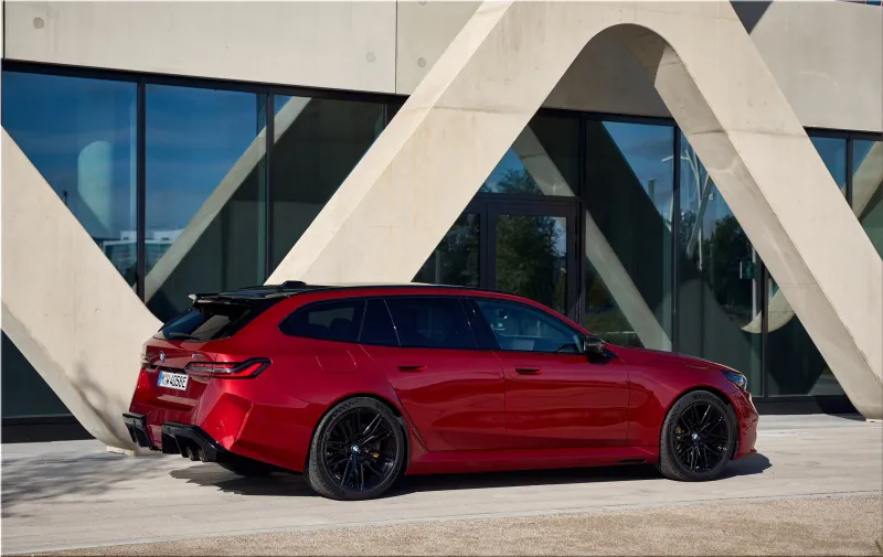 2025 BMW M5 Touring Dragon Fire Red