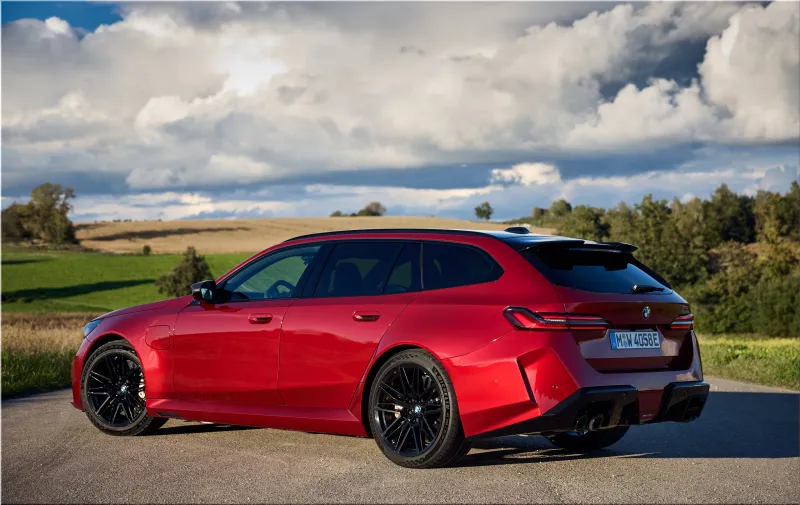 2025 BMW M5 Touring Dragon Fire Red