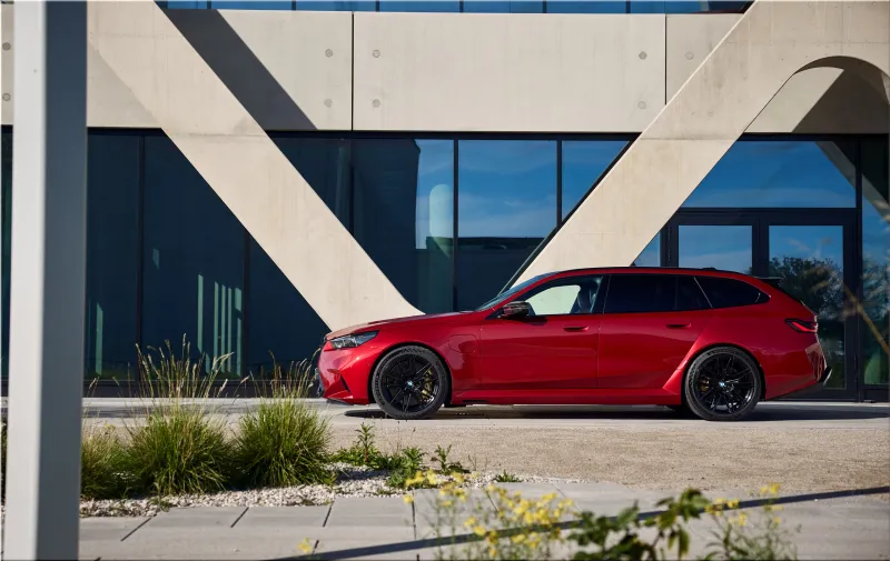 2025 BMW M5 Touring Dragon Fire Red