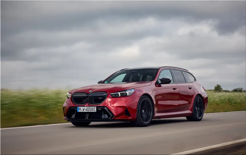 2025 BMW M5 Touring Dragon Fire Red