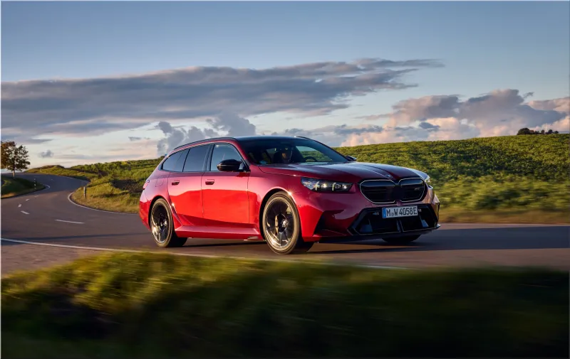 2025 BMW M5 Touring Dragon Fire Red