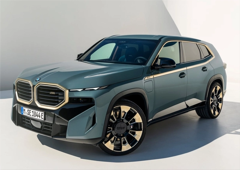 BMW XM Plug-in Hybrid