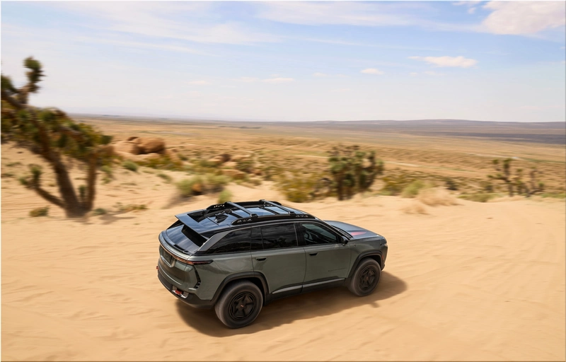Jeep Wagoneer S Trailhawk