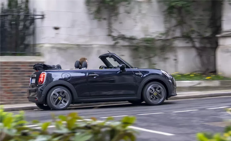 MINI Cooper SE Convertible