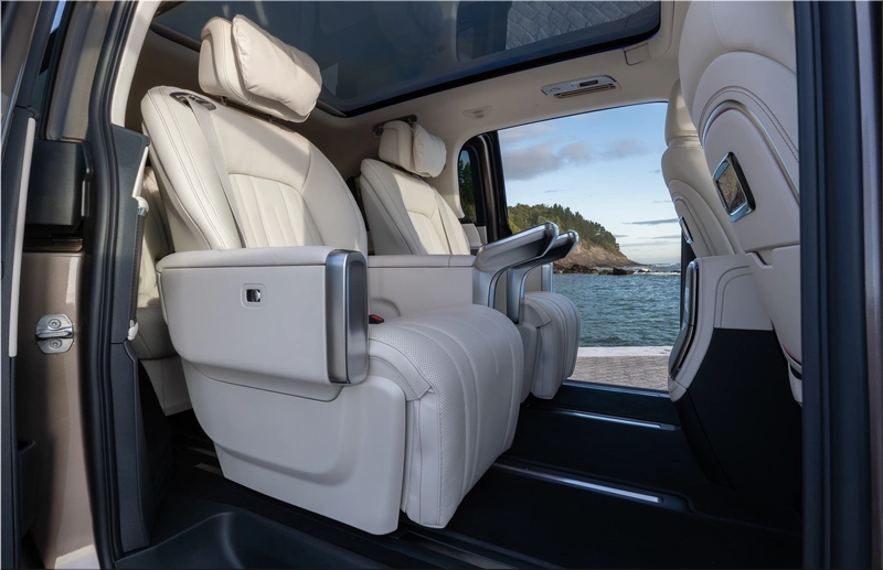 Mercedes-Benz VLE 300 electric van