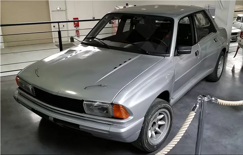 Peugeot 305 V6