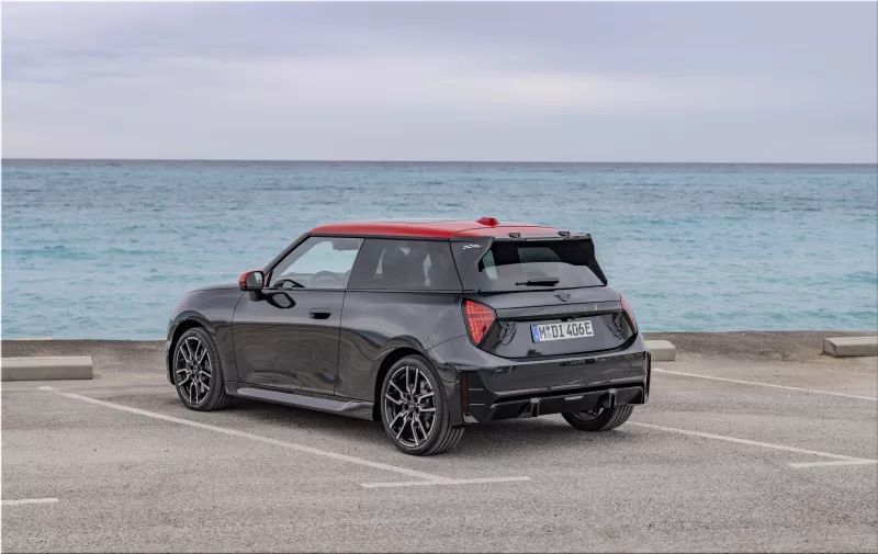 MINI Cooper SE in JCW Trim