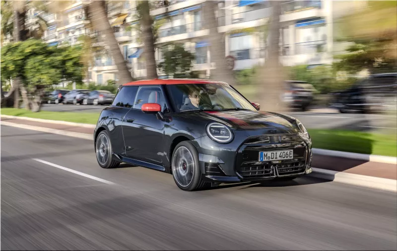 MINI Cooper SE in JCW Trim