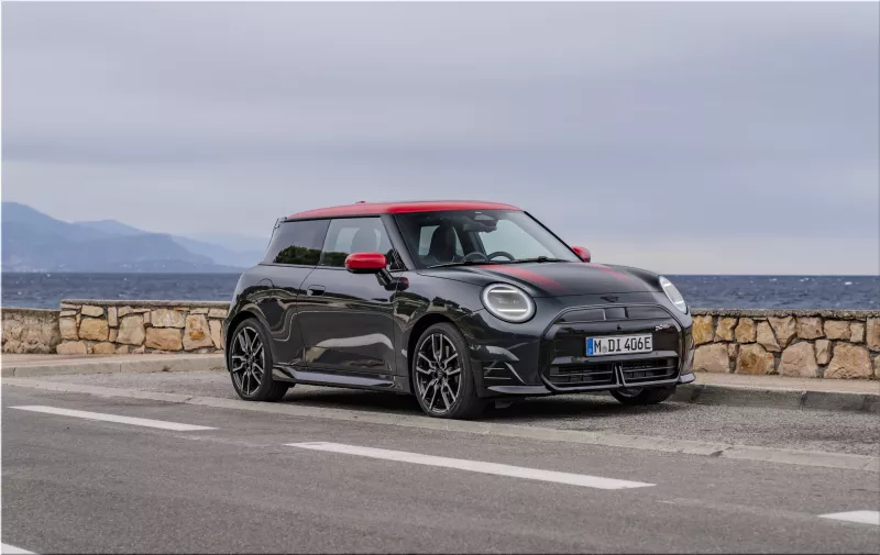 MINI Cooper SE in JCW Trim