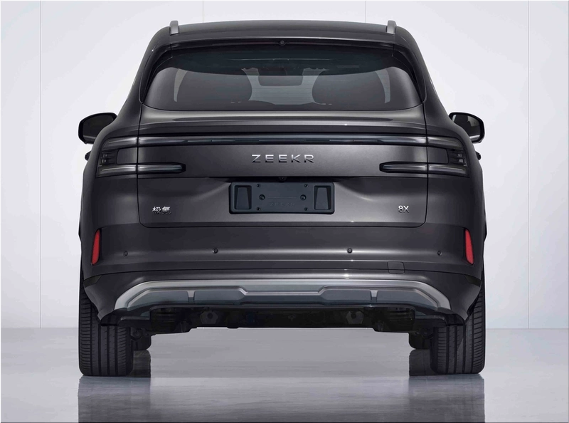 Zeekr 8X plug-in hybrid SUV