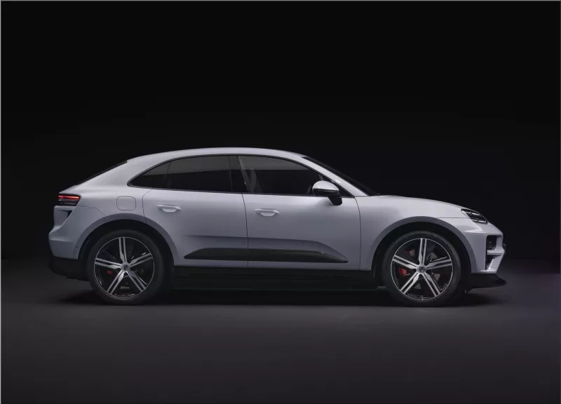 2025 Porsche Macan Turbo