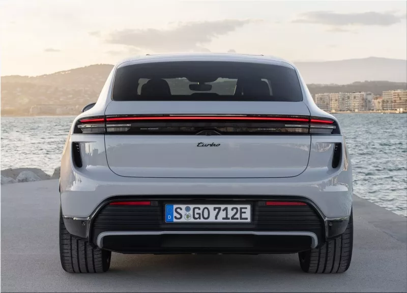 2025 Porsche Macan Turbo