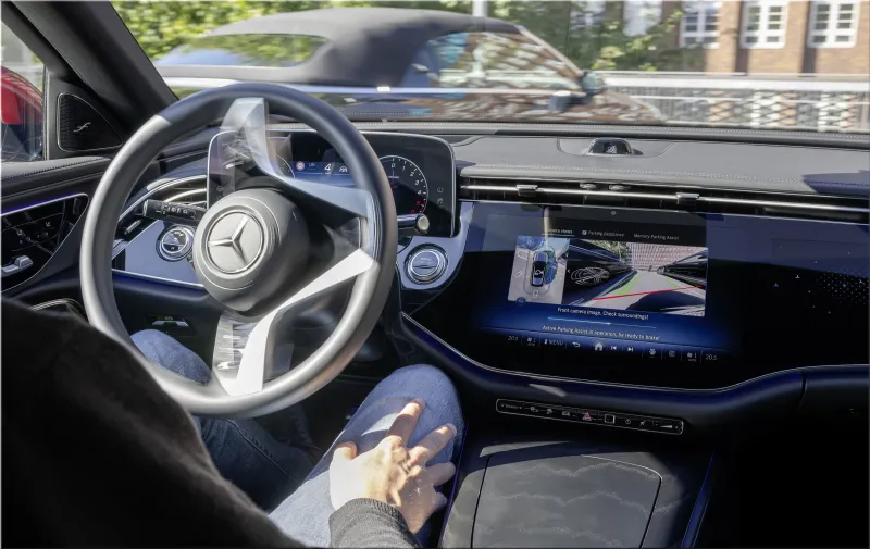 Active Parking Assist with PARKTRONIC