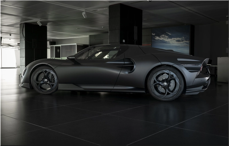 Alfa Romeo 33 Stradale Perla Nera