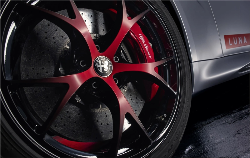 Alfa Romeo Giulia Quadrifoglio Luna Rossa