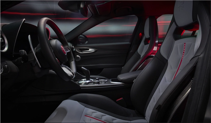 Alfa Romeo Giulia Quadrifoglio Luna Rossa