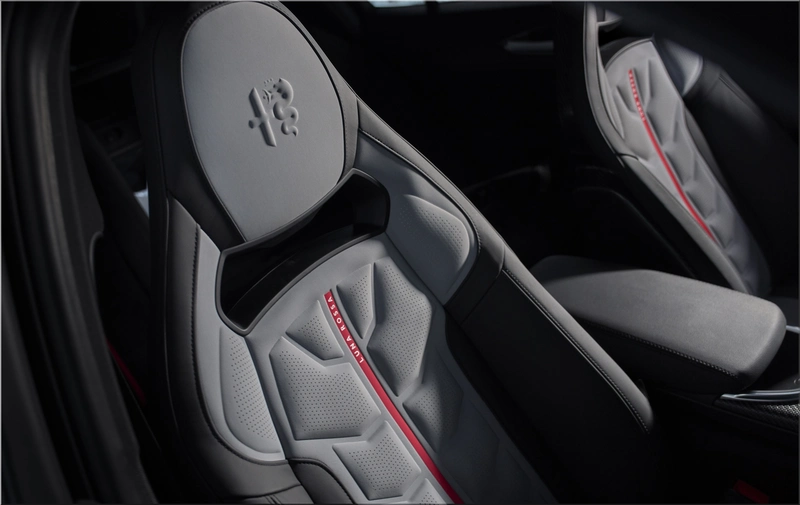 Alfa Romeo Giulia Quadrifoglio Luna Rossa