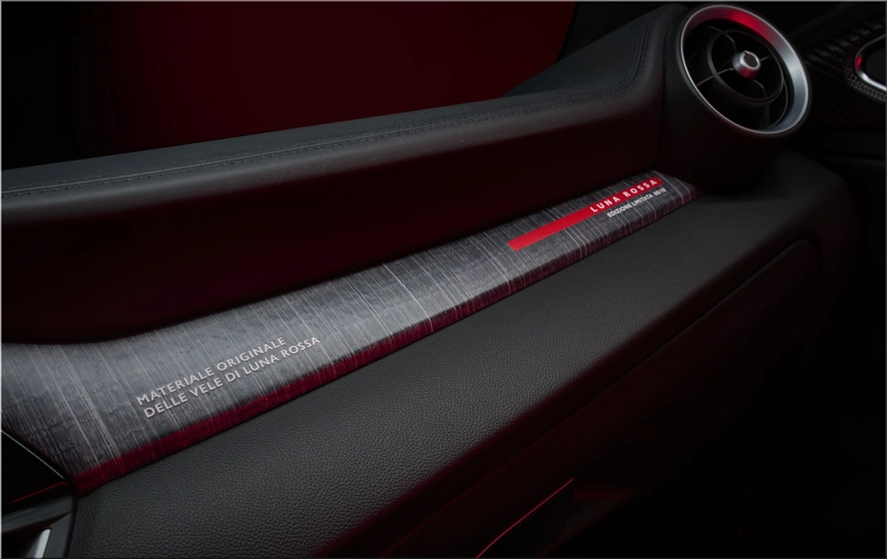 Alfa Romeo Giulia Quadrifoglio Luna Rossa