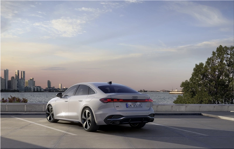 Audi A5 Sedan e-hybrid quattro