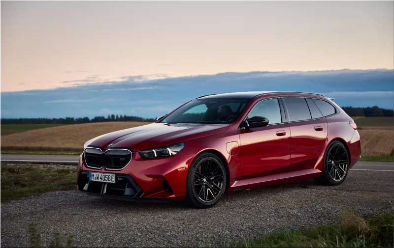 2025 BMW M5 Touring Dragon Fire Red
