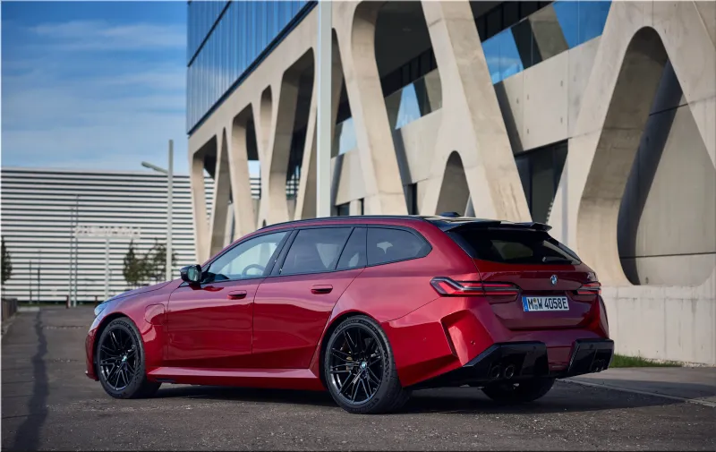 2025 BMW M5 Touring Dragon Fire Red